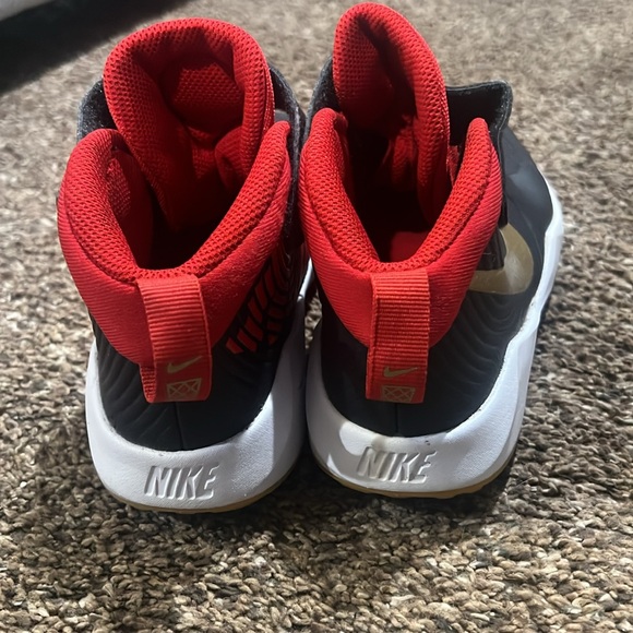 Boys Nikes - Picture 3 of 9